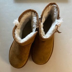 Koolaburra by UGG boots girls size 3